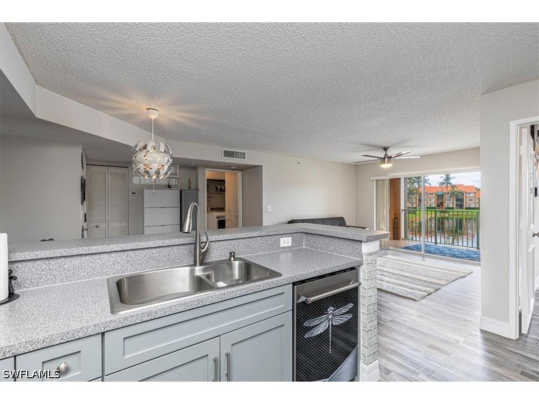 1205 Wildwood Lakes Boulevard #206 Naples FL 34104 226024872 image6