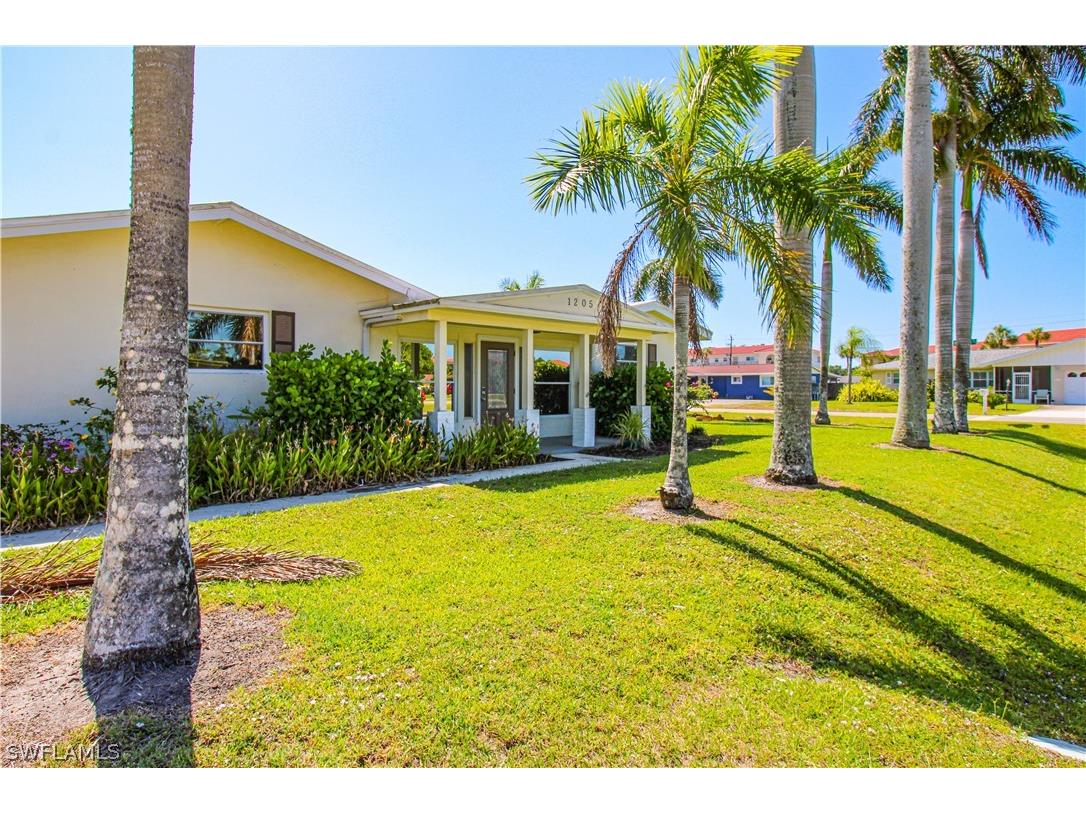1205 Wisconsin Drive Naples FL 34103 223060405 image1