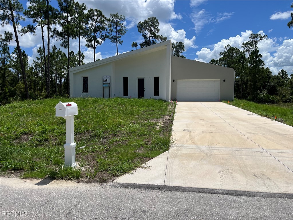 1206 Lake Avenue Lehigh Acres FL 33972 2025014617 image1