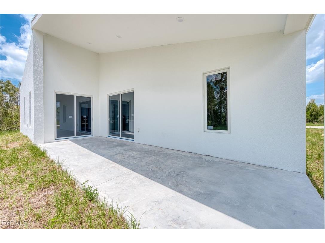 1206 Lake Avenue Lehigh Acres FL 33972 2025014617 image4