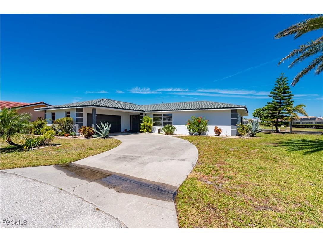 1206 Winward Court Punta Gorda FL 33950 2025019852 image1