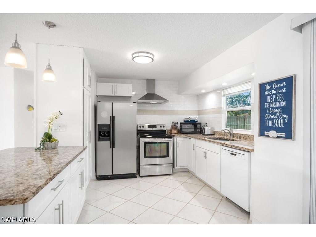 1207 Hernando Street Naples FL 34103 226022979 image8