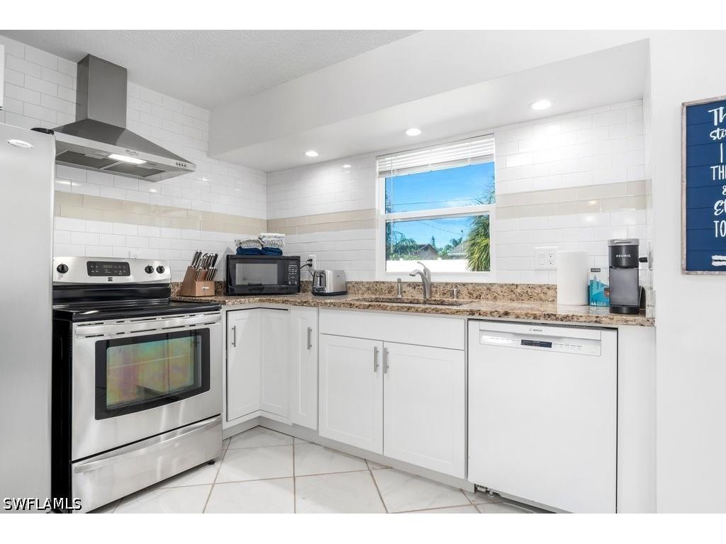 1207 Hernando Street Naples FL 34103 226022979 image9
