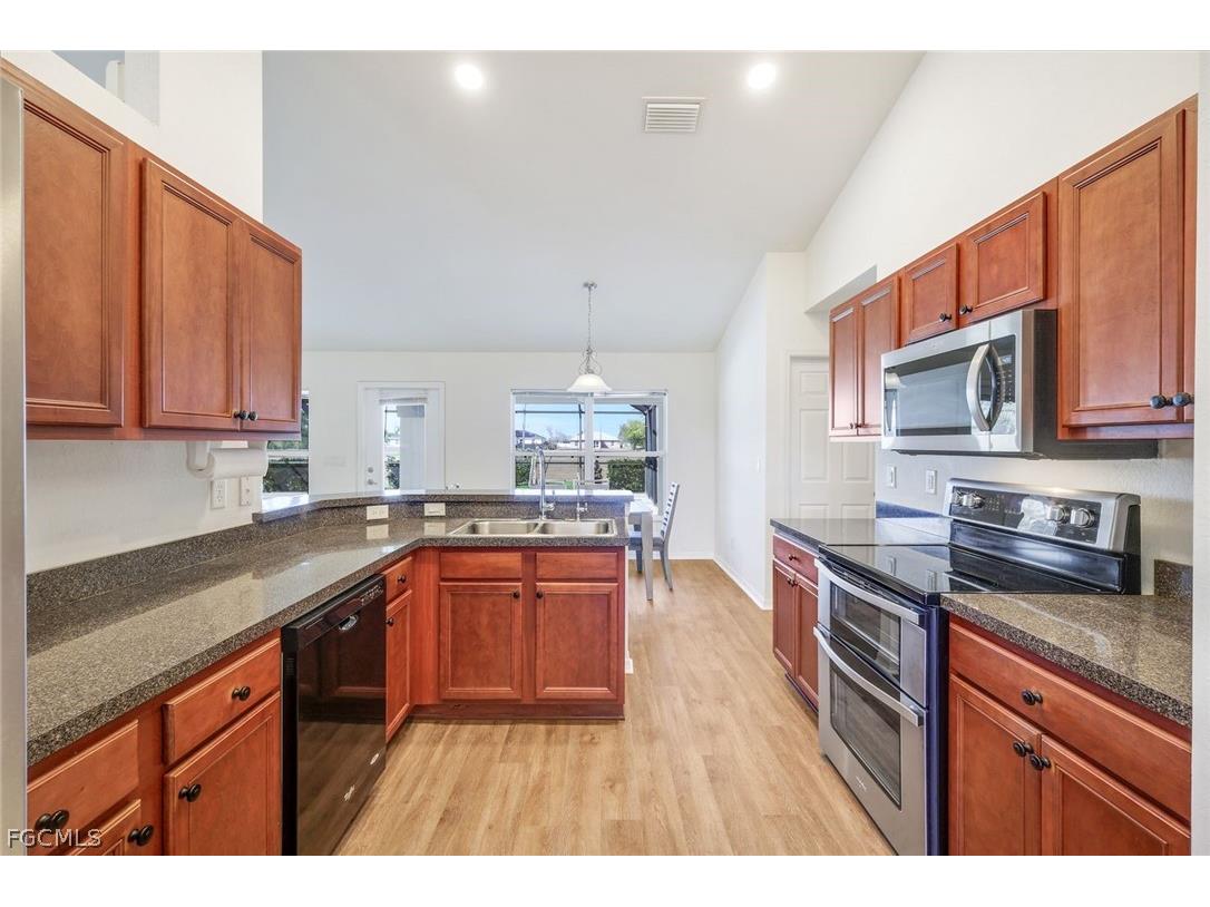 1207 NW 15th Terrace Cape Coral FL 33993 2026012131 image15