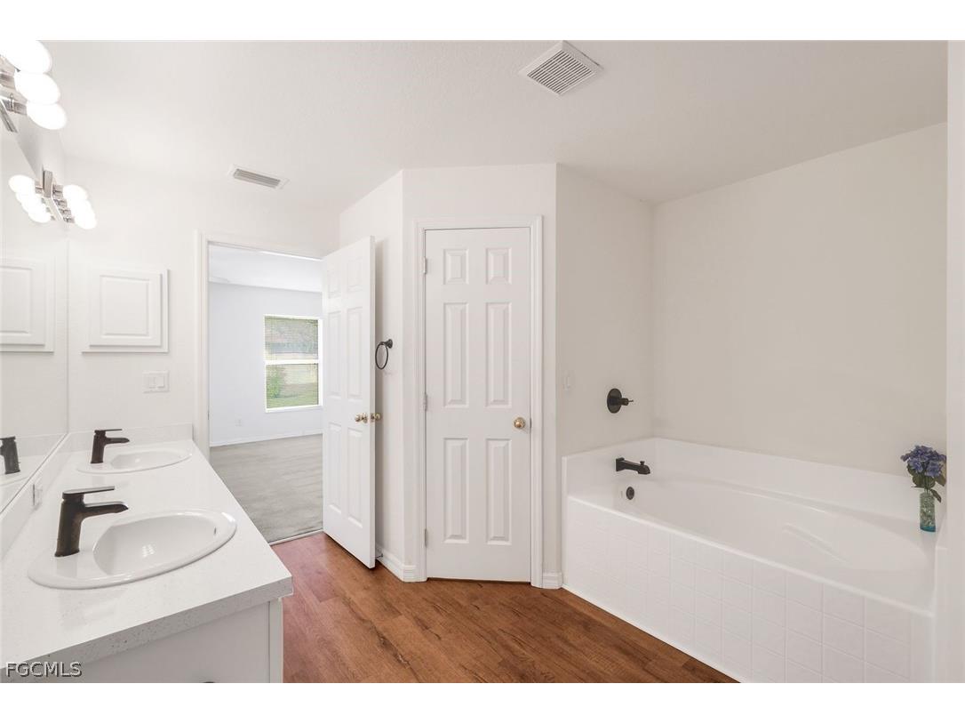 1207 NW 15th Terrace Cape Coral FL 33993 2026012131 image20