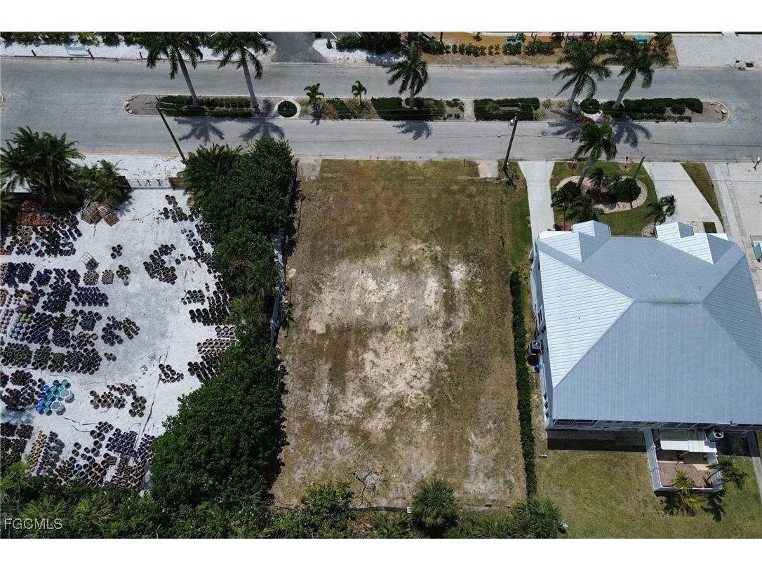 12070 Siesta Drive Fort Myers Beach FL 33931 2025026328 image2