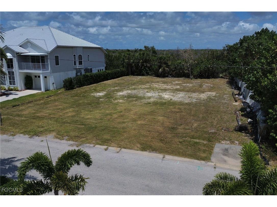 12070 Siesta Drive Fort Myers Beach FL 33931 2025026328 image5