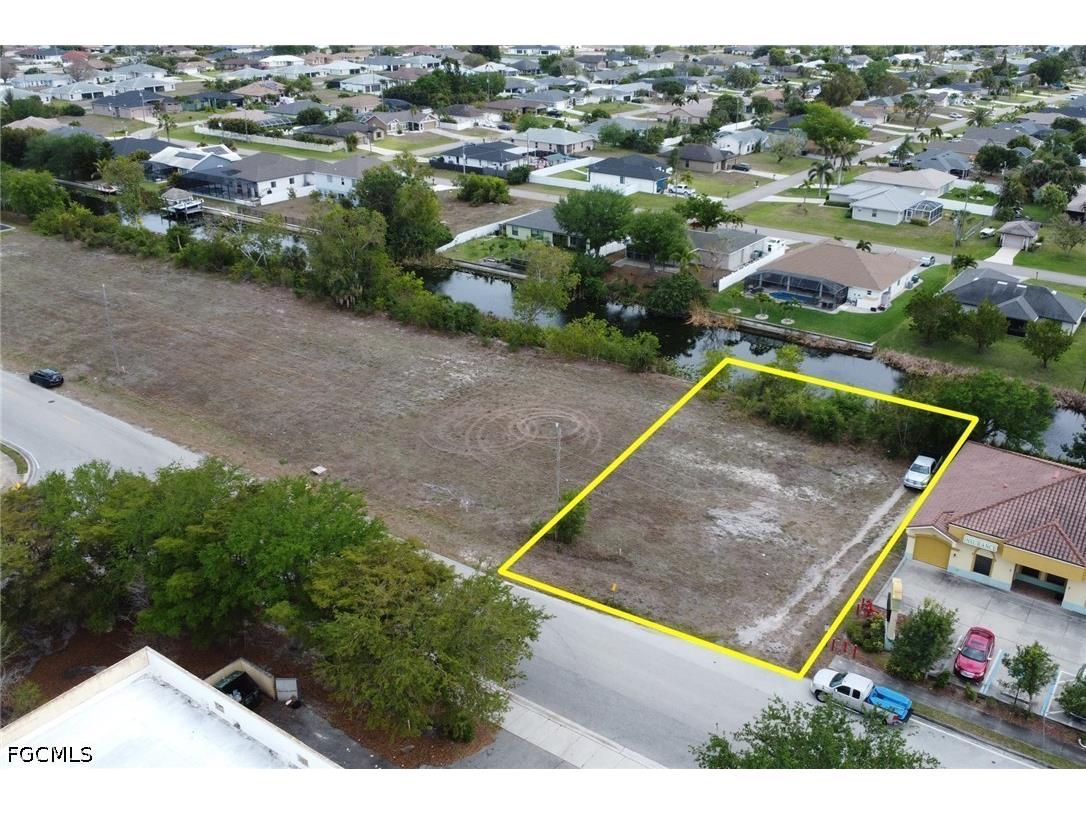 1208 SW 4th Street Cape Coral FL 33991 2026015506 image1