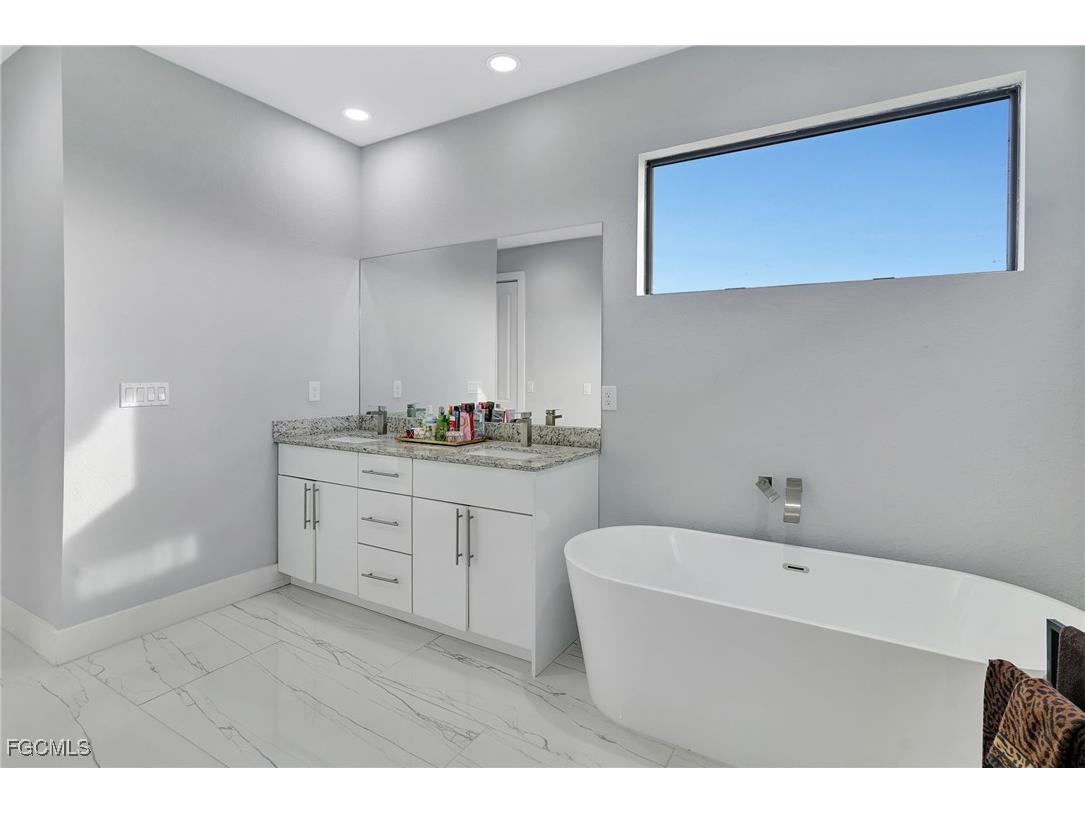 1209 NE 7th Avenue Cape Coral FL 33909 2025020920 image19