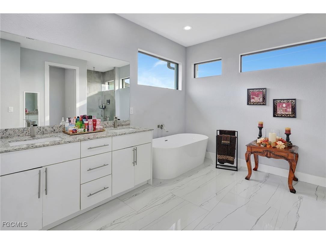 1209 NE 7th Avenue Cape Coral FL 33909 2025020920 image20