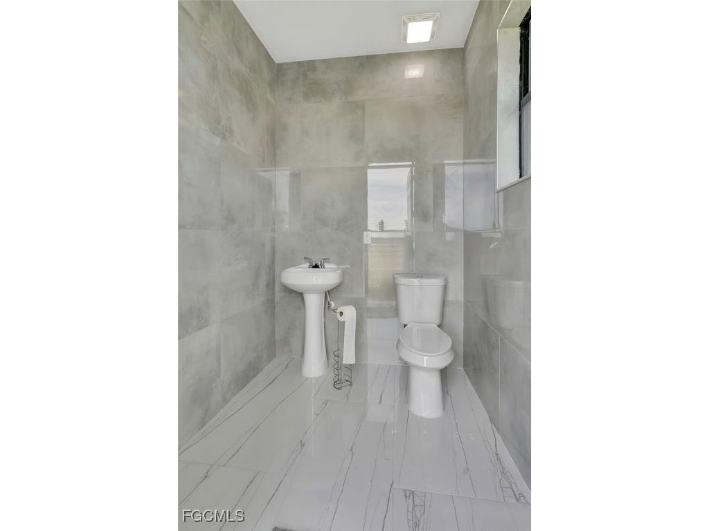 1209 NE 7th Avenue Cape Coral FL 33909 2025020920 image21