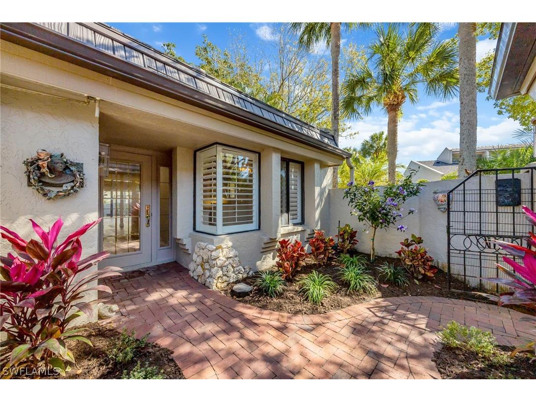 121 Bears Paw Trail Naples FL 34105 226006365 image1