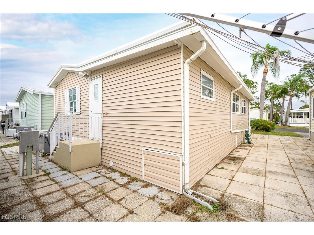 121 Caravan Circle North Fort Myers FL 33903 2026009637 image19