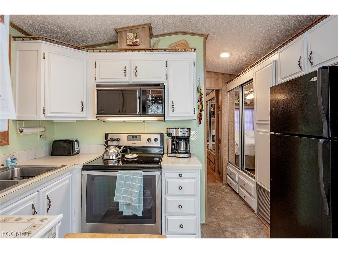 121 Caravan Circle North Fort Myers FL 33903 2026009637 image7