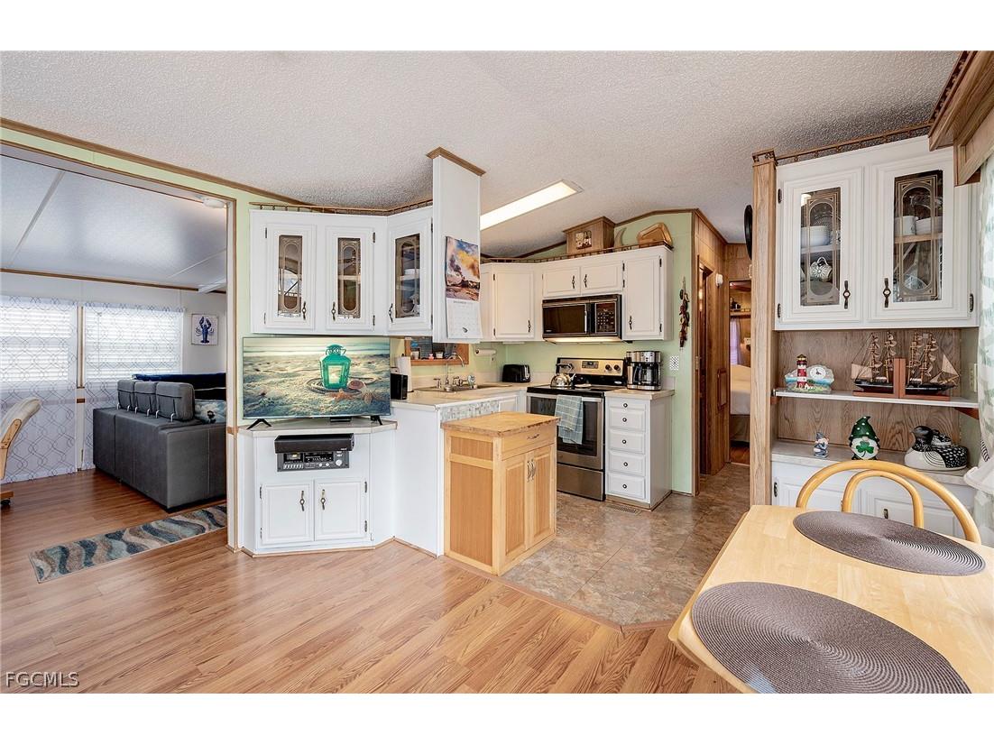 121 Caravan Circle North Fort Myers FL 33903 2026009637 image8