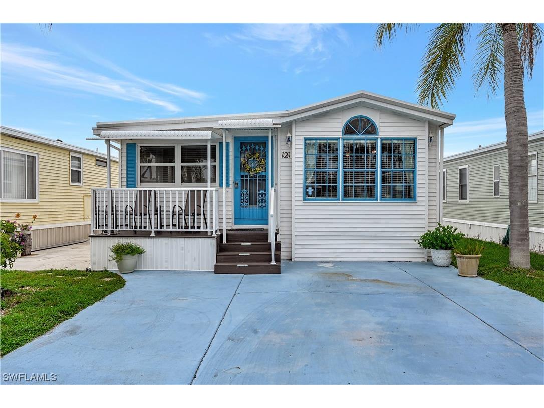 121 Caravan Circle North Fort Myers FL 33903 223056348 image1