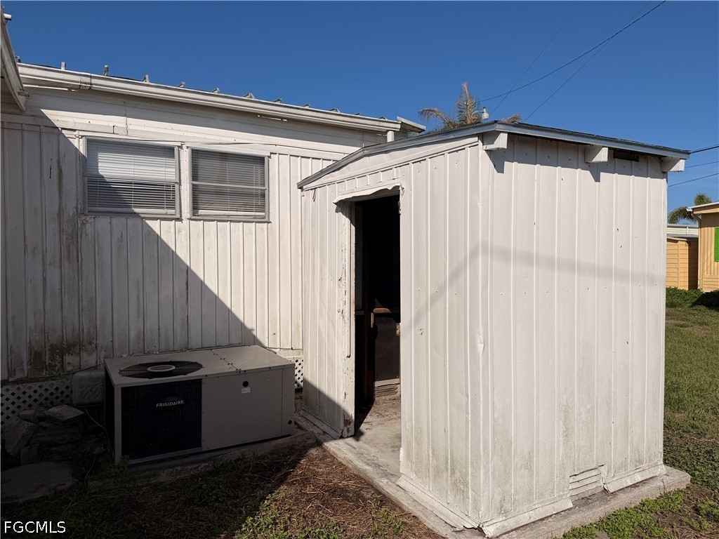 121 Coachlight Lane North Fort Myers FL 33917 2026015575 image12