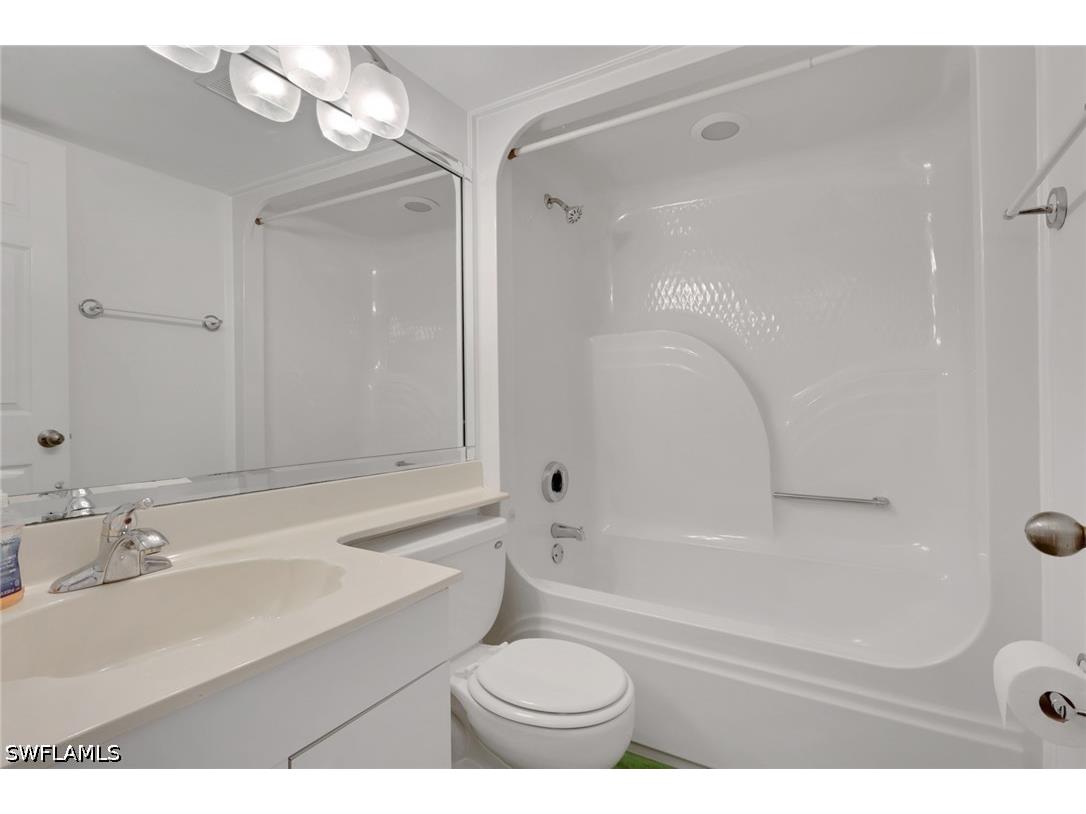 121 Gabriel Circle #1 Naples FL 34104 226008190 image11