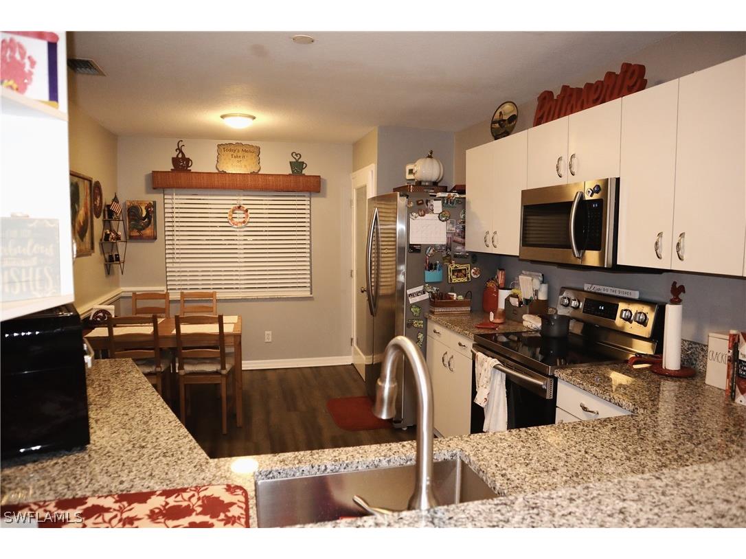 121 Gabriel Circle #10 Naples FL 34104 223005580 image1