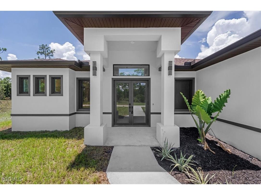 121 Moore Avenue Lehigh Acres FL 33936 2025005602 image3