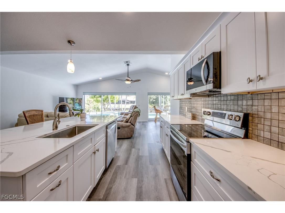 121 SE 17th Street Cape Coral FL 33990 2026012579 image12