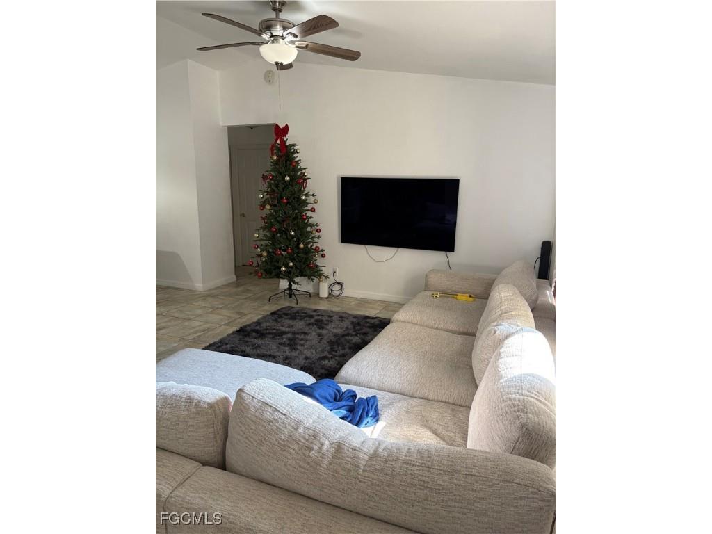 121 SW Trafalgar Parkway Cape Coral FL 33991 2025023358 image2