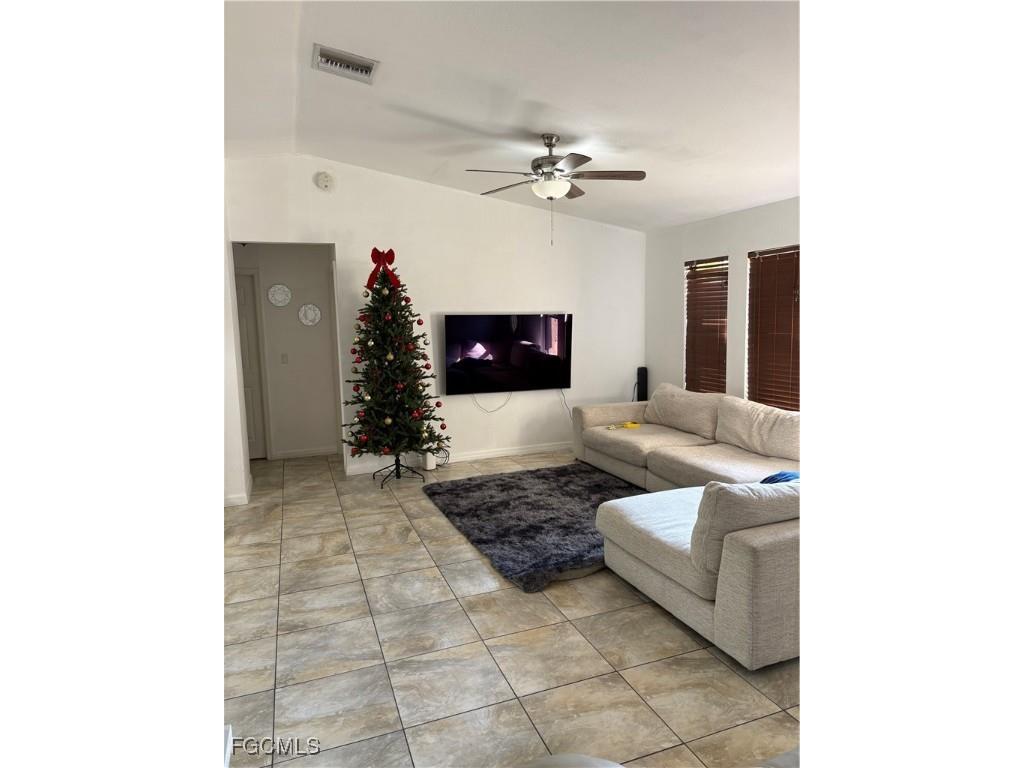 121 SW Trafalgar Parkway Cape Coral FL 33991 2025023358 image4