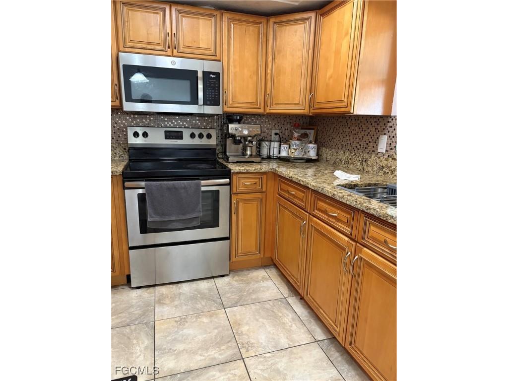 121 SW Trafalgar Parkway Cape Coral FL 33991 2025023358 image7