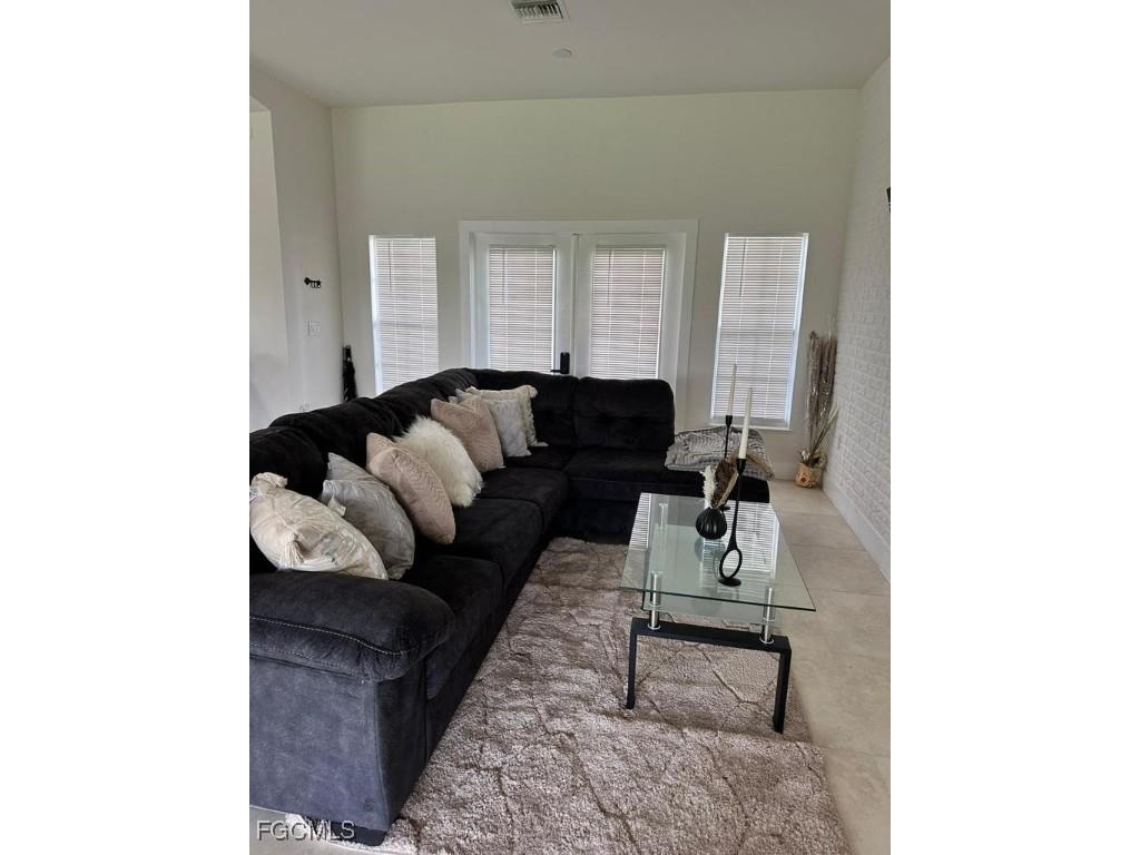 1210 SW 10th Terrace Cape Coral FL 33991 2025010473 image2