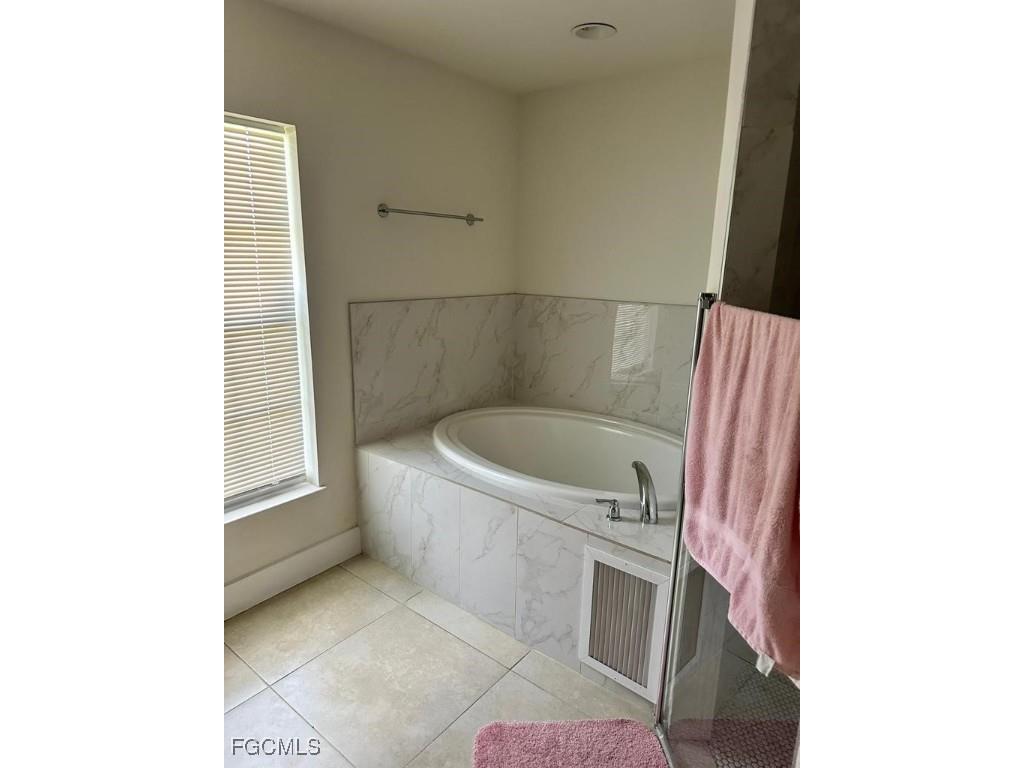 1210 SW 10th Terrace Cape Coral FL 33991 2025010473 image6