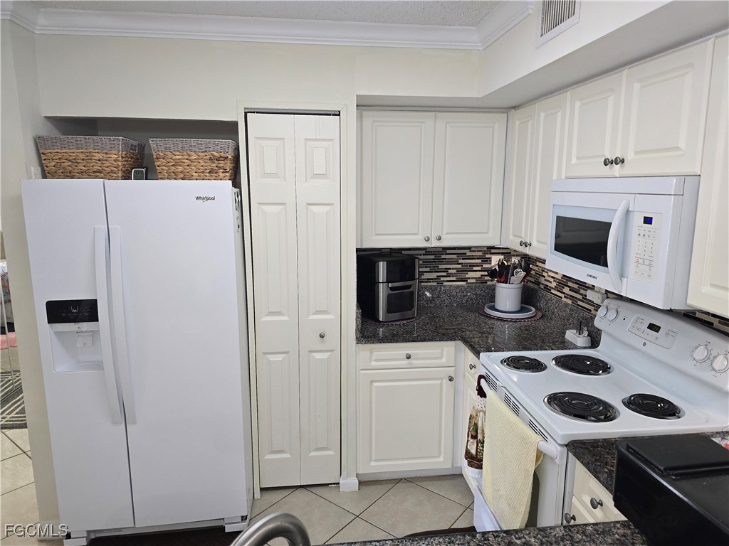 1210 Wildwood Lakes Boulevard #203 Naples FL 34104 2026003973 image22