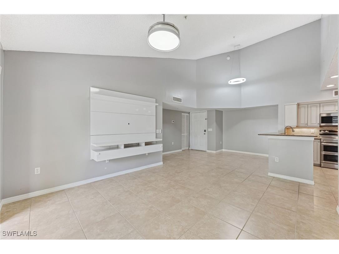 1210 Wildwood Lakes Boulevard #304 Naples FL 34104 225082173 image2