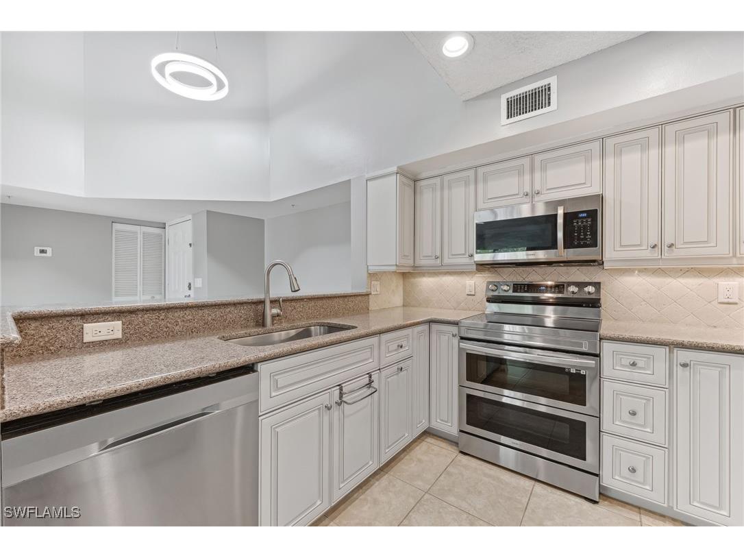 1210 Wildwood Lakes Boulevard #304 Naples FL 34104 225082173 image6