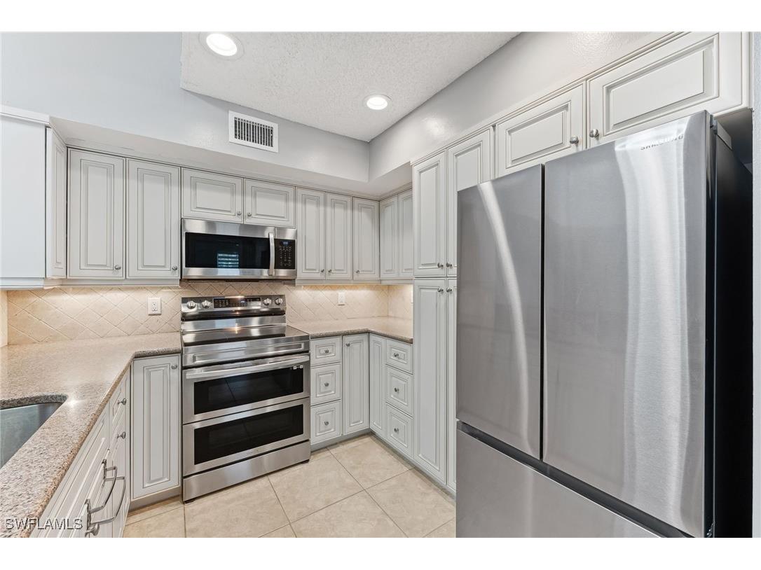 1210 Wildwood Lakes Boulevard #304 Naples FL 34104 225082173 image7