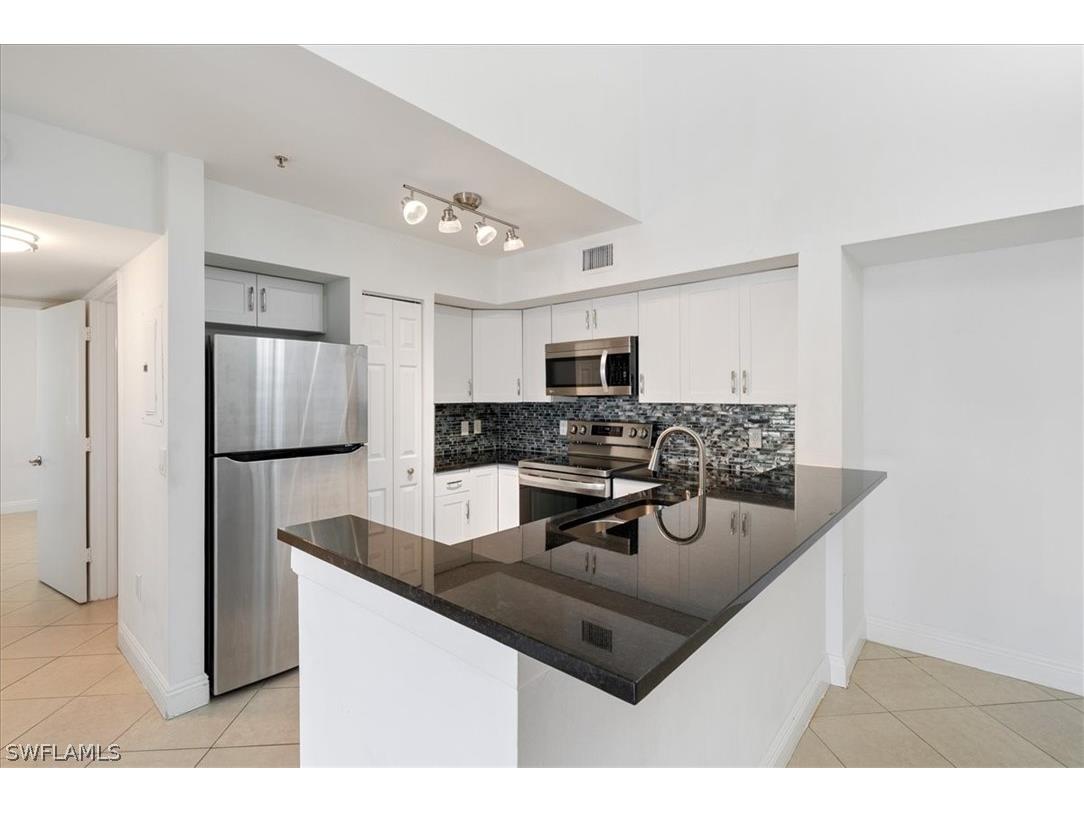 1210 Wildwood Lakes Boulevard #306 Naples FL 34104 225073413 image10