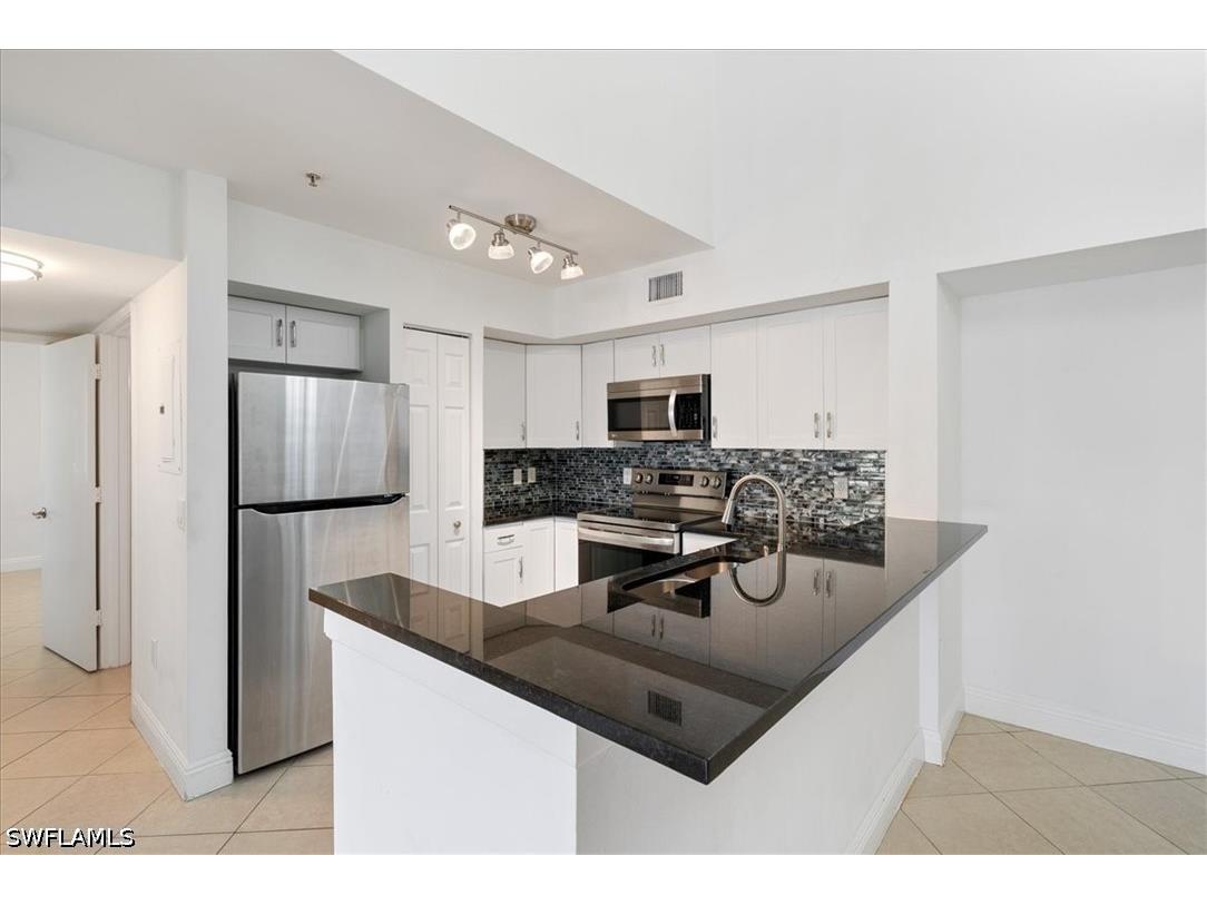 1210 Wildwood Lakes Boulevard #306 Naples FL 34104 226013014 image4