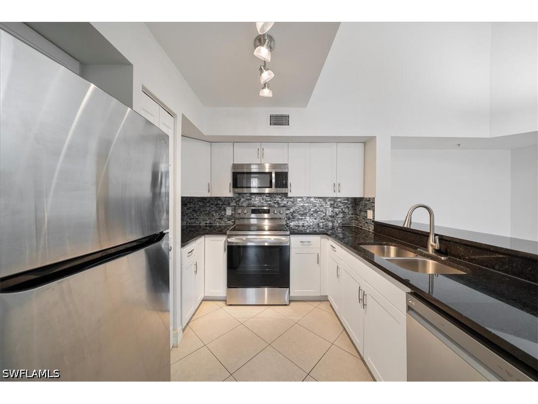 1210 Wildwood Lakes Boulevard #306 Naples FL 34104 226013014 image5