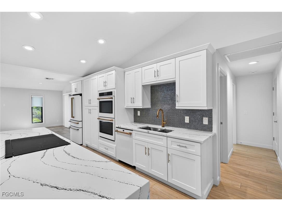 1211 Periwinkle Way Sanibel FL 33957 2026002303 image17