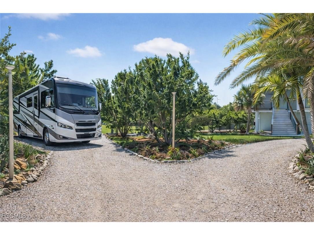 1211 Periwinkle Way Sanibel FL 33957 2026002303 image3