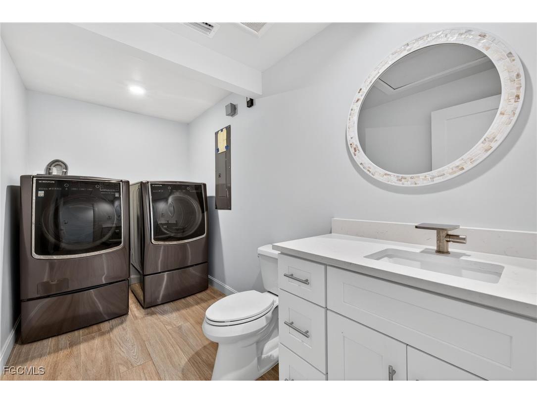 1211 Periwinkle Way Sanibel FL 33957 2026002303 image32