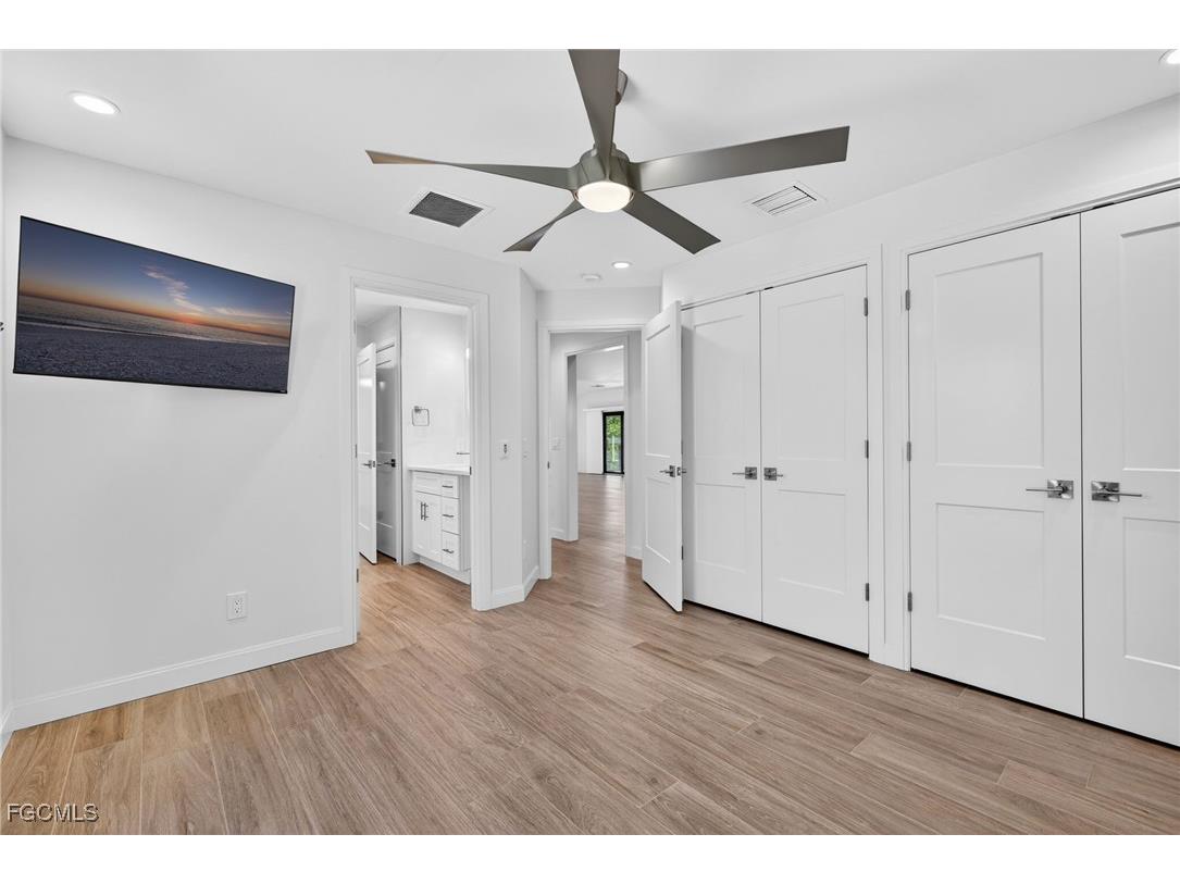 1211 Periwinkle Way Sanibel FL 33957 2026002303 image34