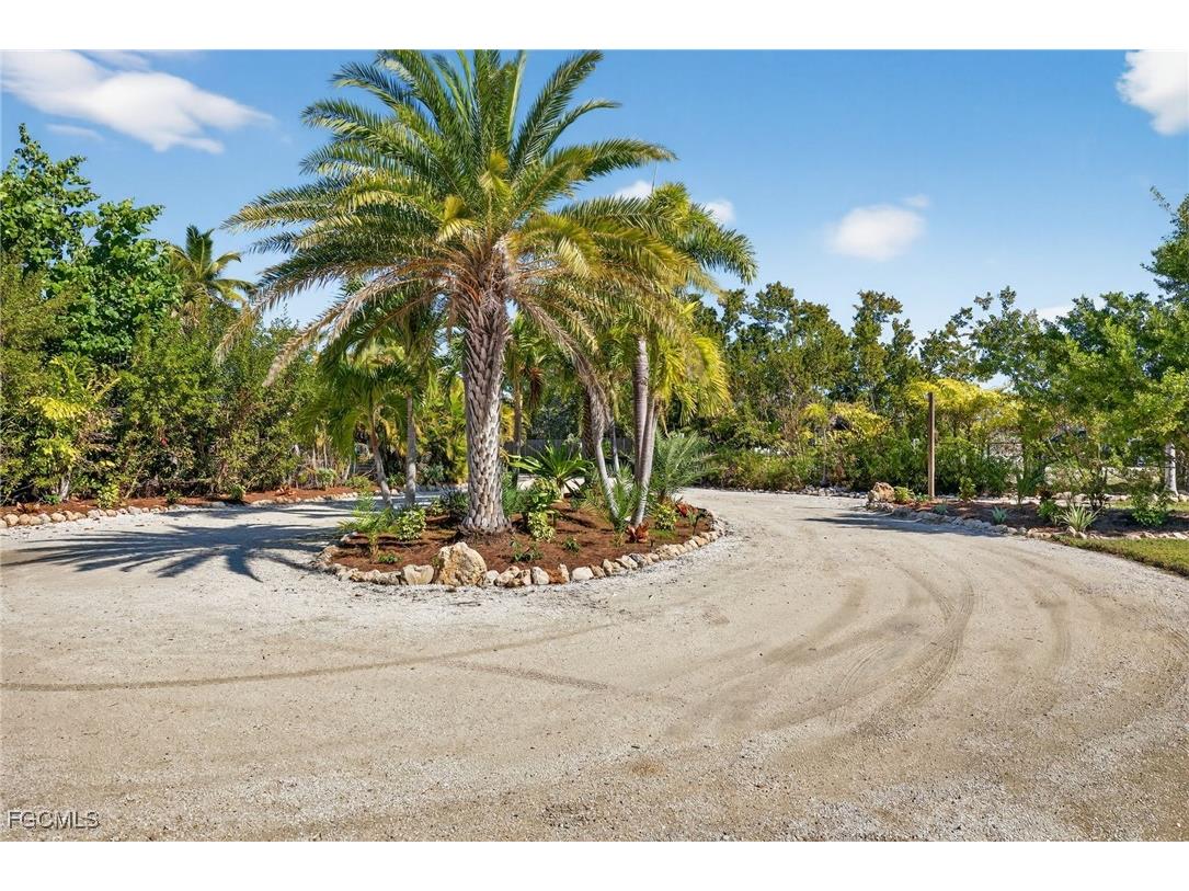 1211 Periwinkle Way Sanibel FL 33957 2026002303 image4