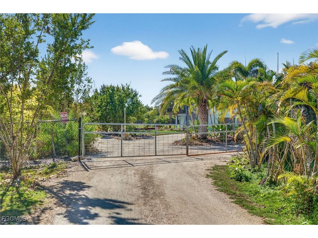 1211 Periwinkle Way Sanibel FL 33957 2026002303 image7