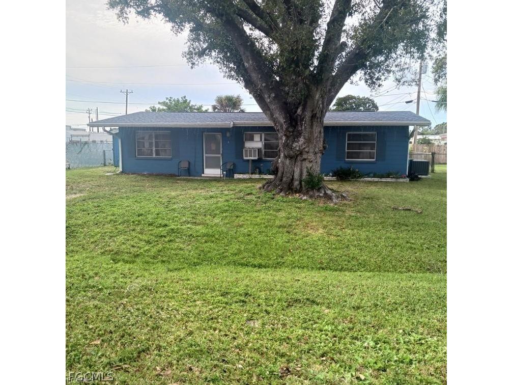 1211 Pondella Circle North Fort Myers FL 33903 2026007900 image1
