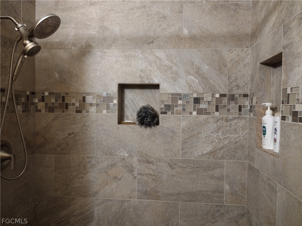 1211 Pondella Circle North Fort Myers FL 33903 2026007900 image2