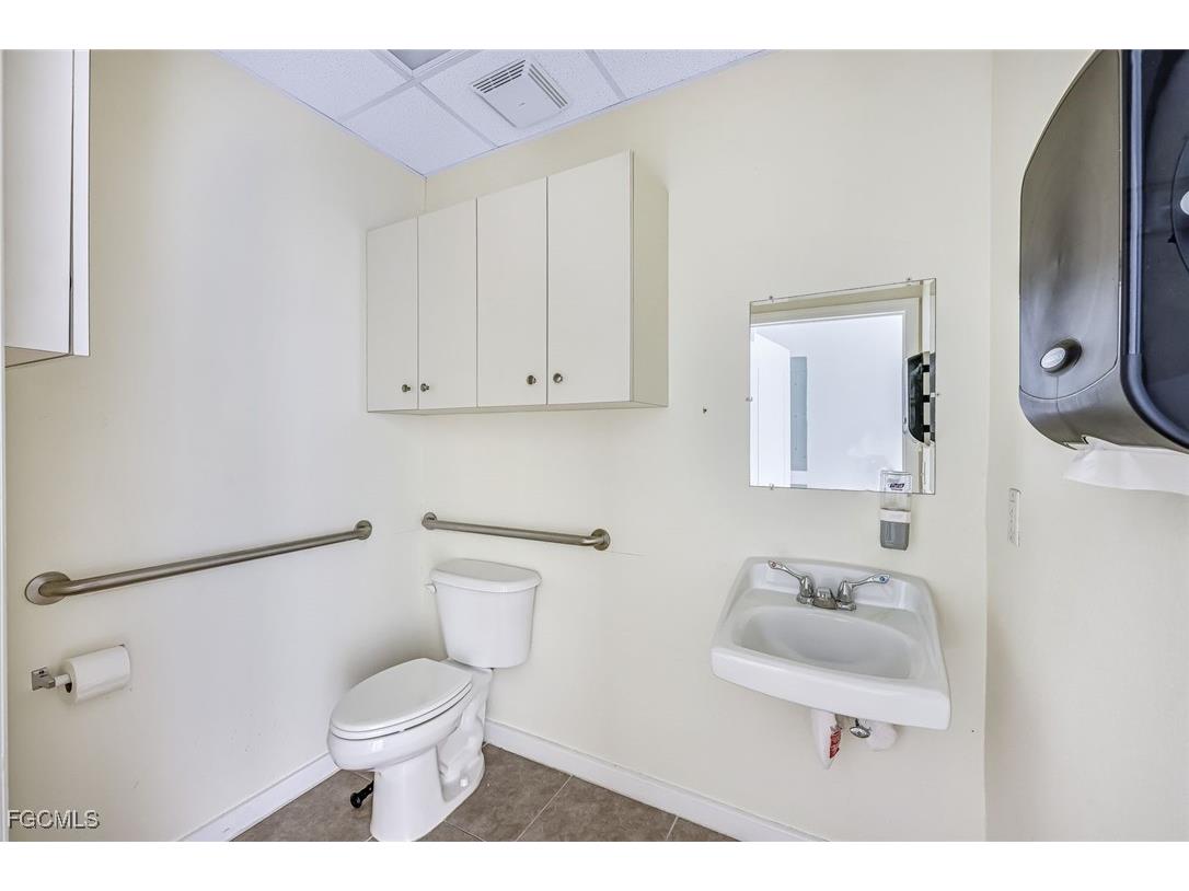 1212 Country Club Boulevard Cape Coral FL 33990 2026006001 image18