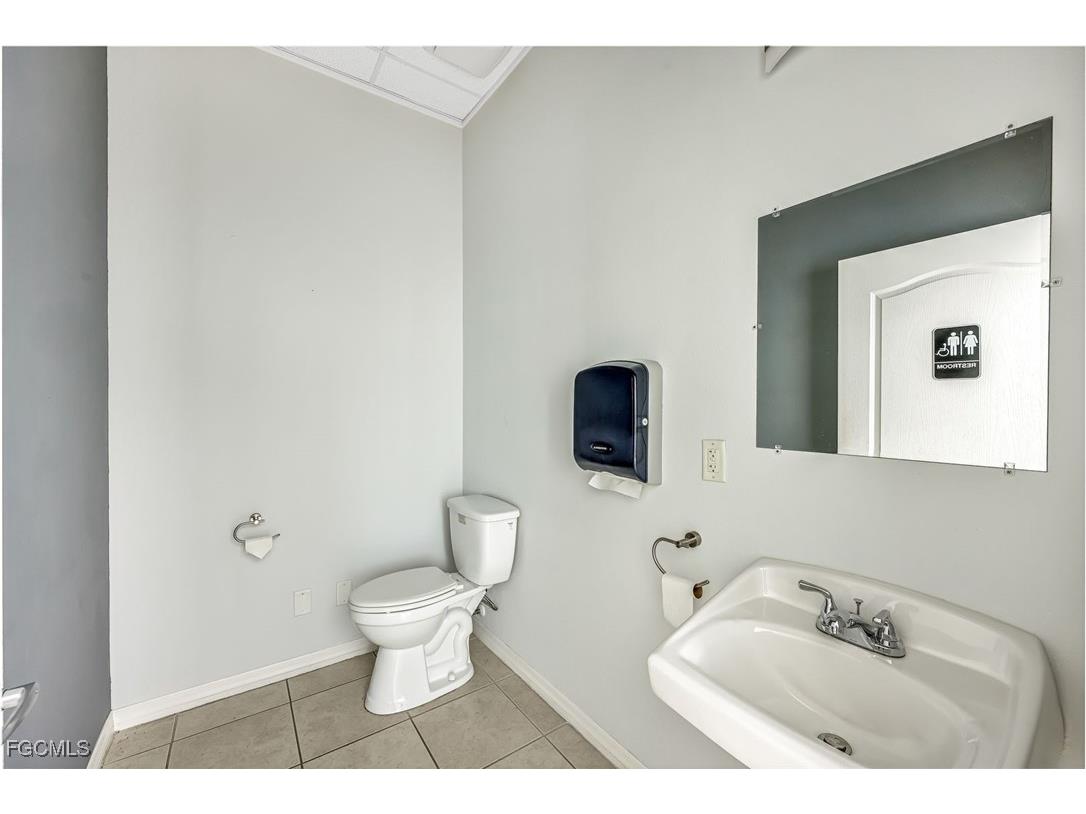 1212 Country Club Boulevard Cape Coral FL 33990 2026006001 image19