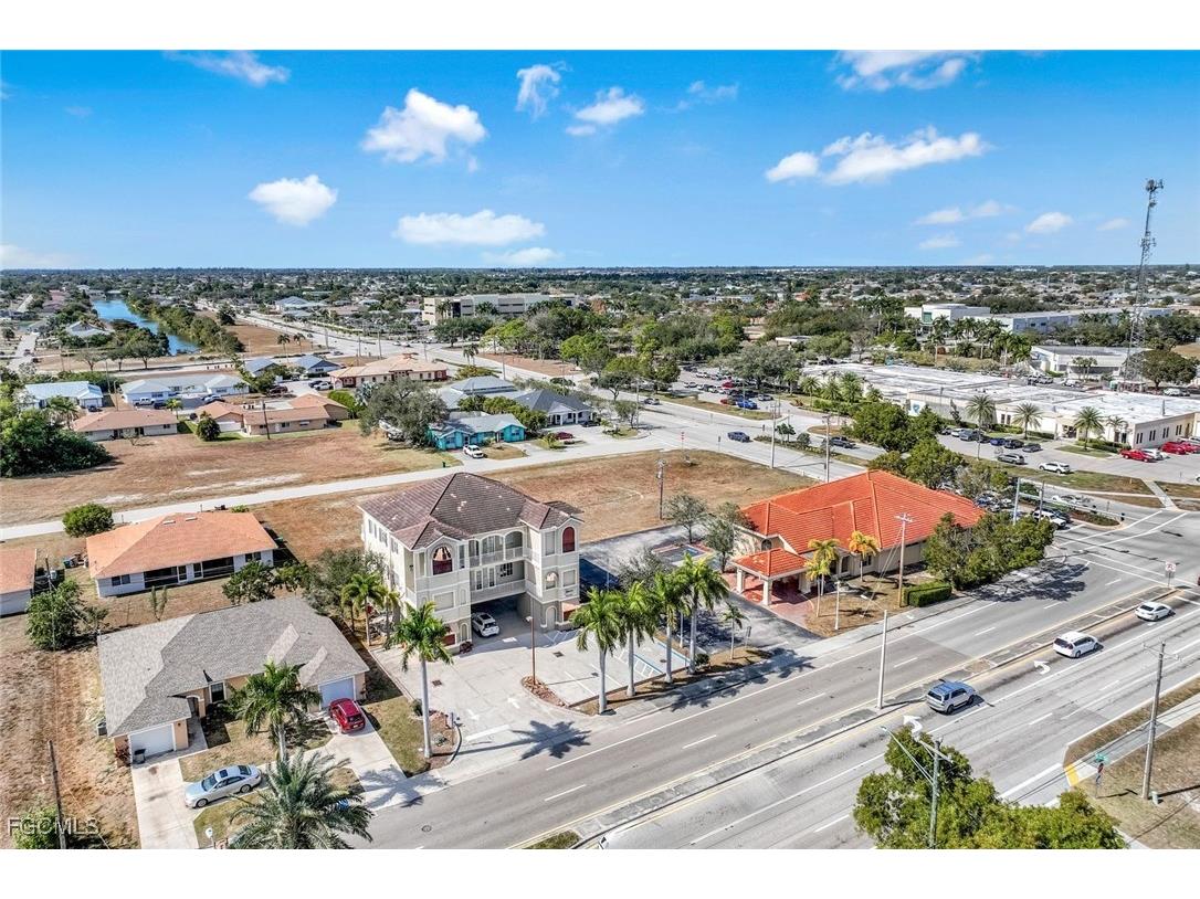 1212 Country Club Boulevard Cape Coral FL 33990 2026006001 image2