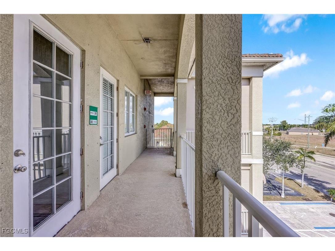 1212 Country Club Boulevard Cape Coral FL 33990 2026006001 image4