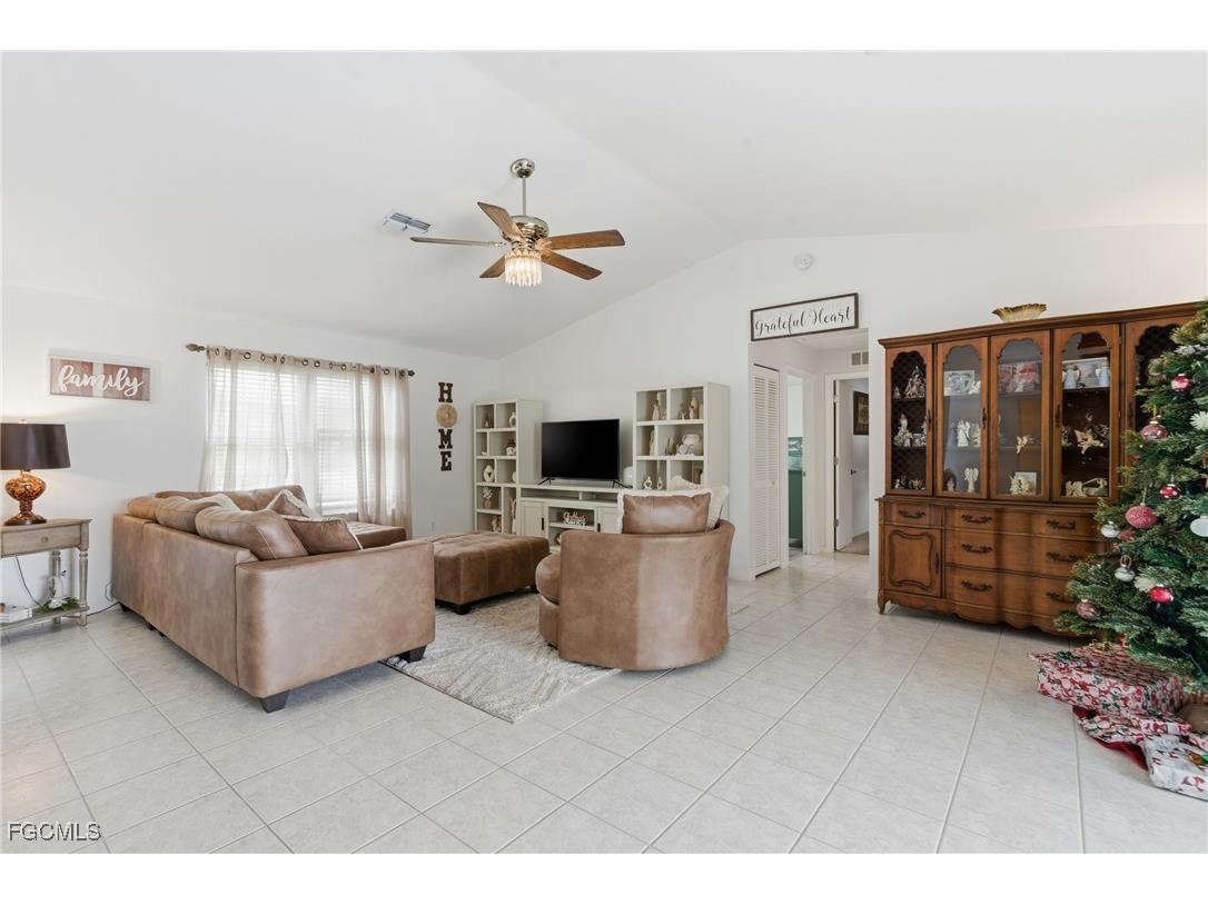 1212 SW 13th Street Cape Coral FL 33991 2025025419 image1